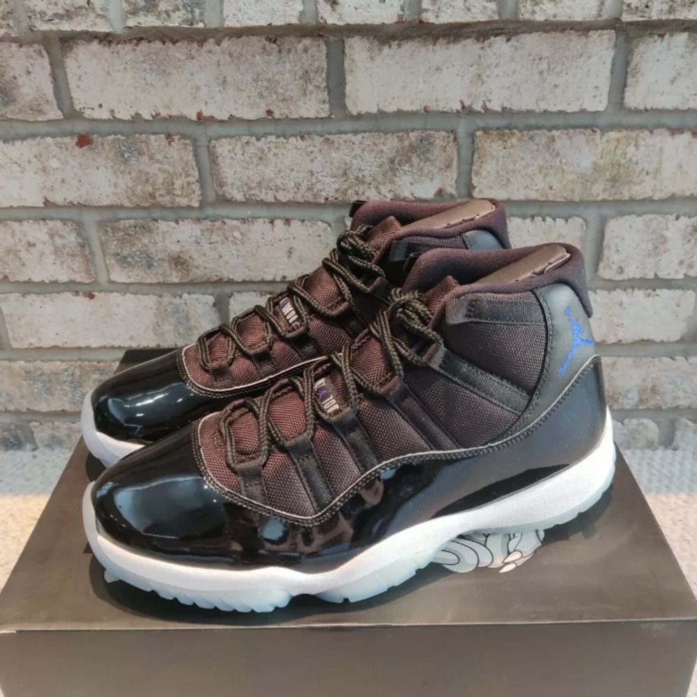 Jordan 11 retro space jam